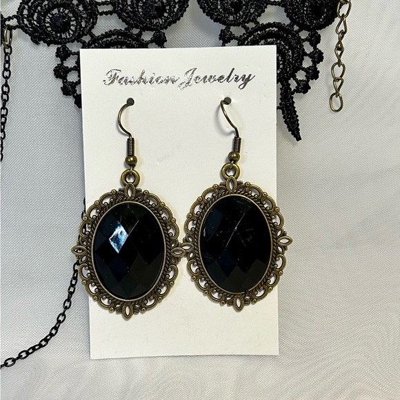 New Black Lace and Gemstone Gothic Choker Necklace and Earrings - Picture 3 of 9